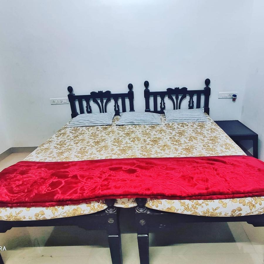 Chandraprabha Nyahari Niwas Mālvan Exterior foto