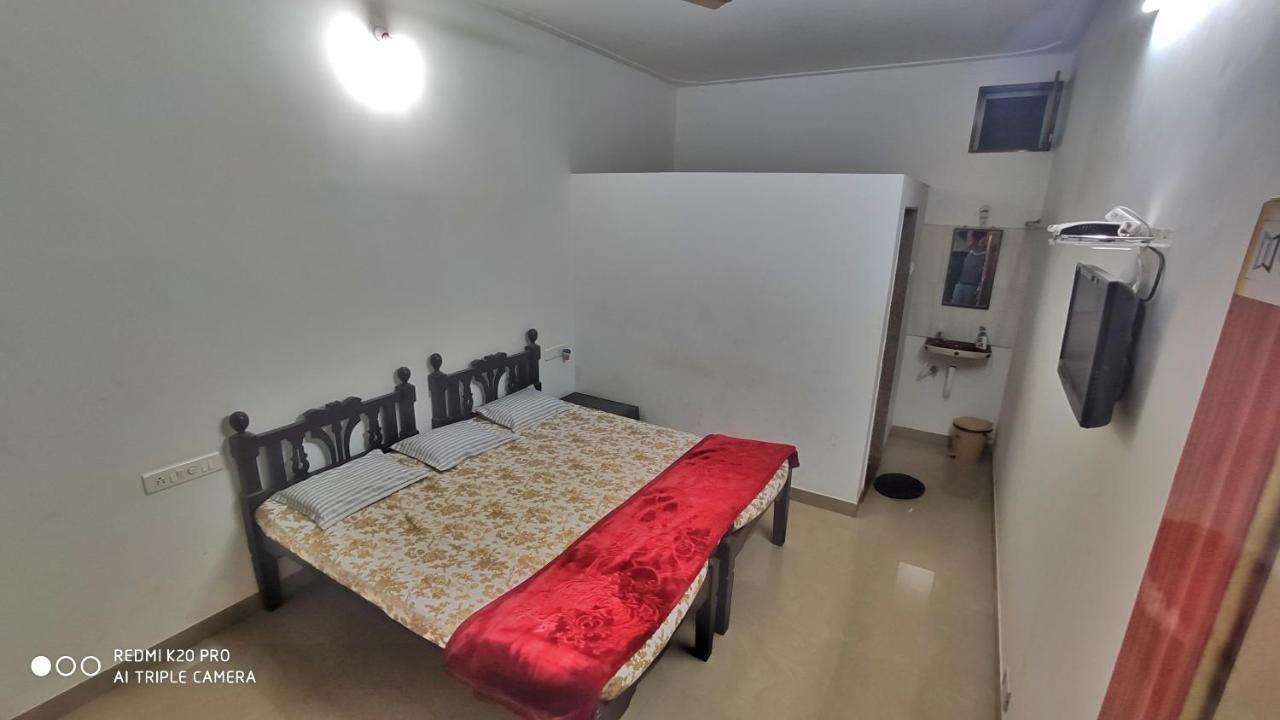 Chandraprabha Nyahari Niwas Mālvan Exterior foto