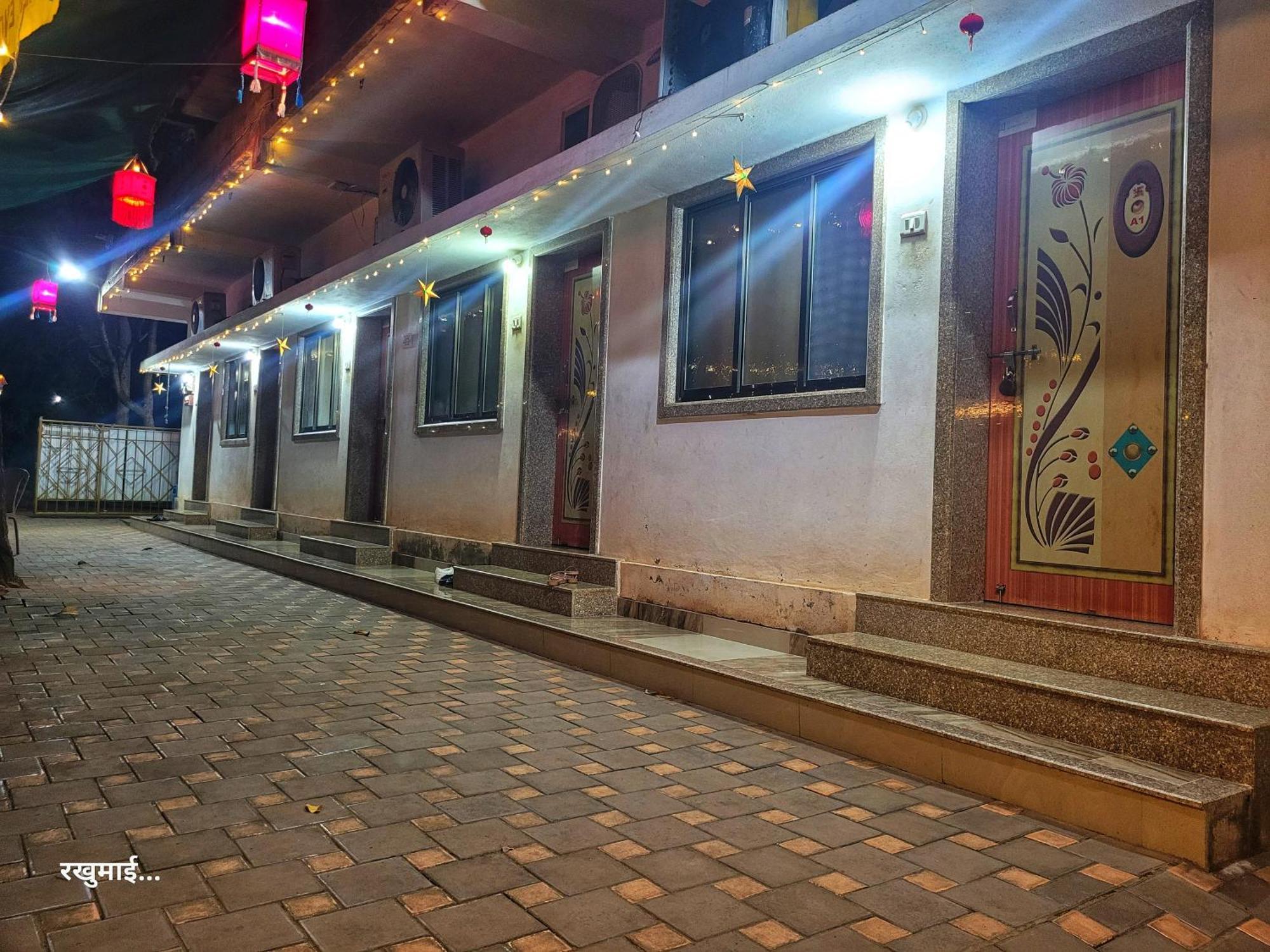 Chandraprabha Nyahari Niwas Mālvan Exterior foto