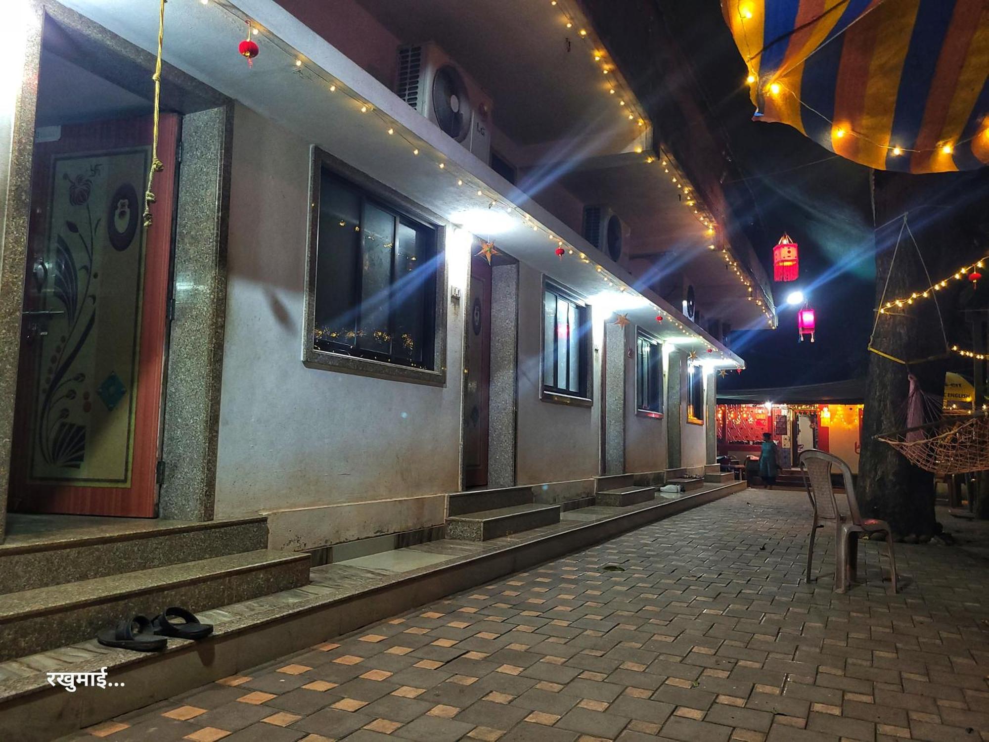 Chandraprabha Nyahari Niwas Mālvan Exterior foto